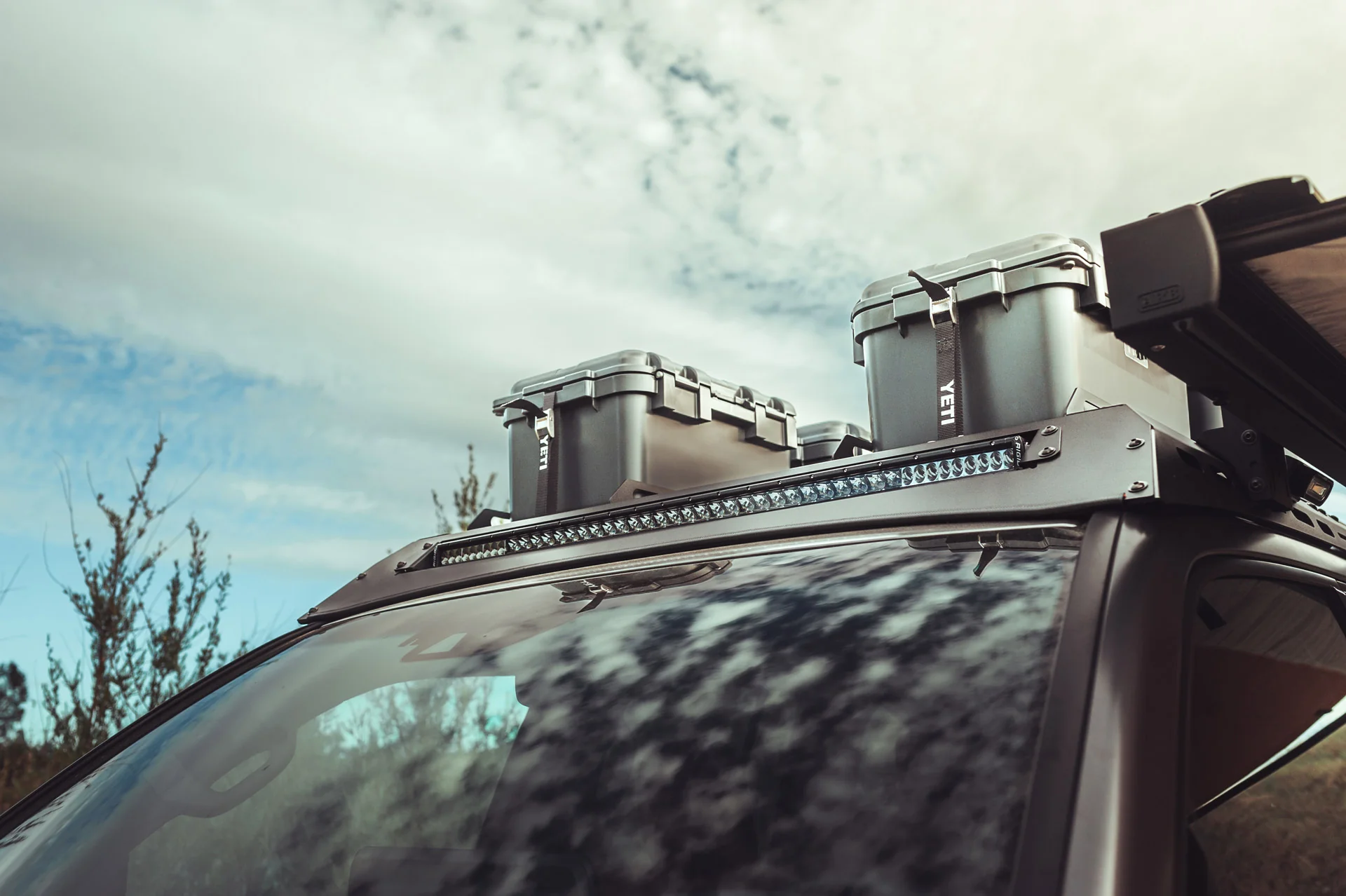 LX600 & LX700h Easy-Install Modular Roof Rack - Image 16