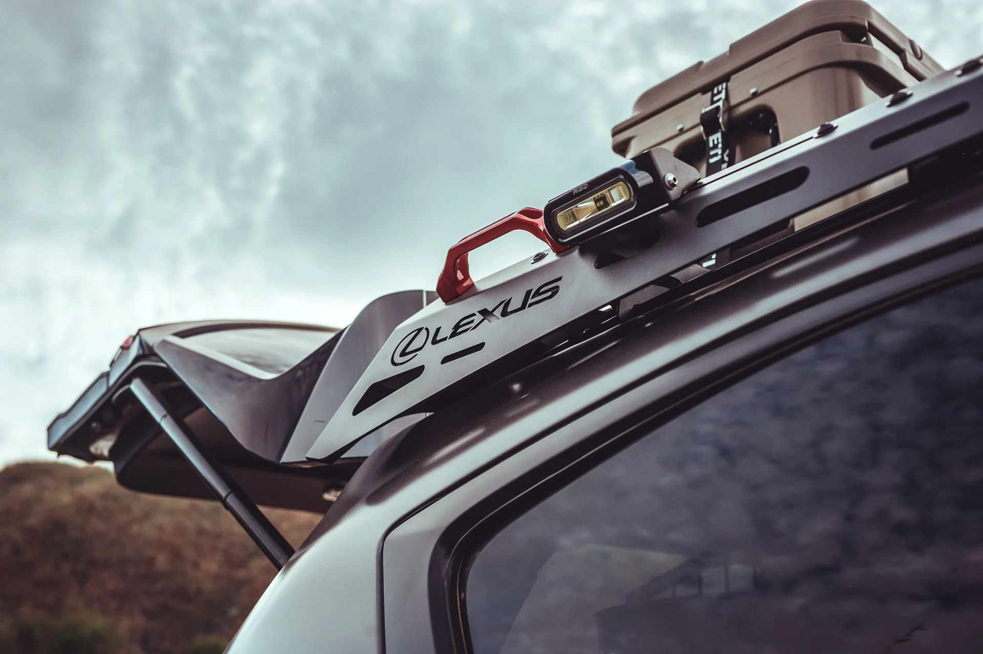 LX600 & LX700h Easy-Install Modular Roof Rack - Image 17