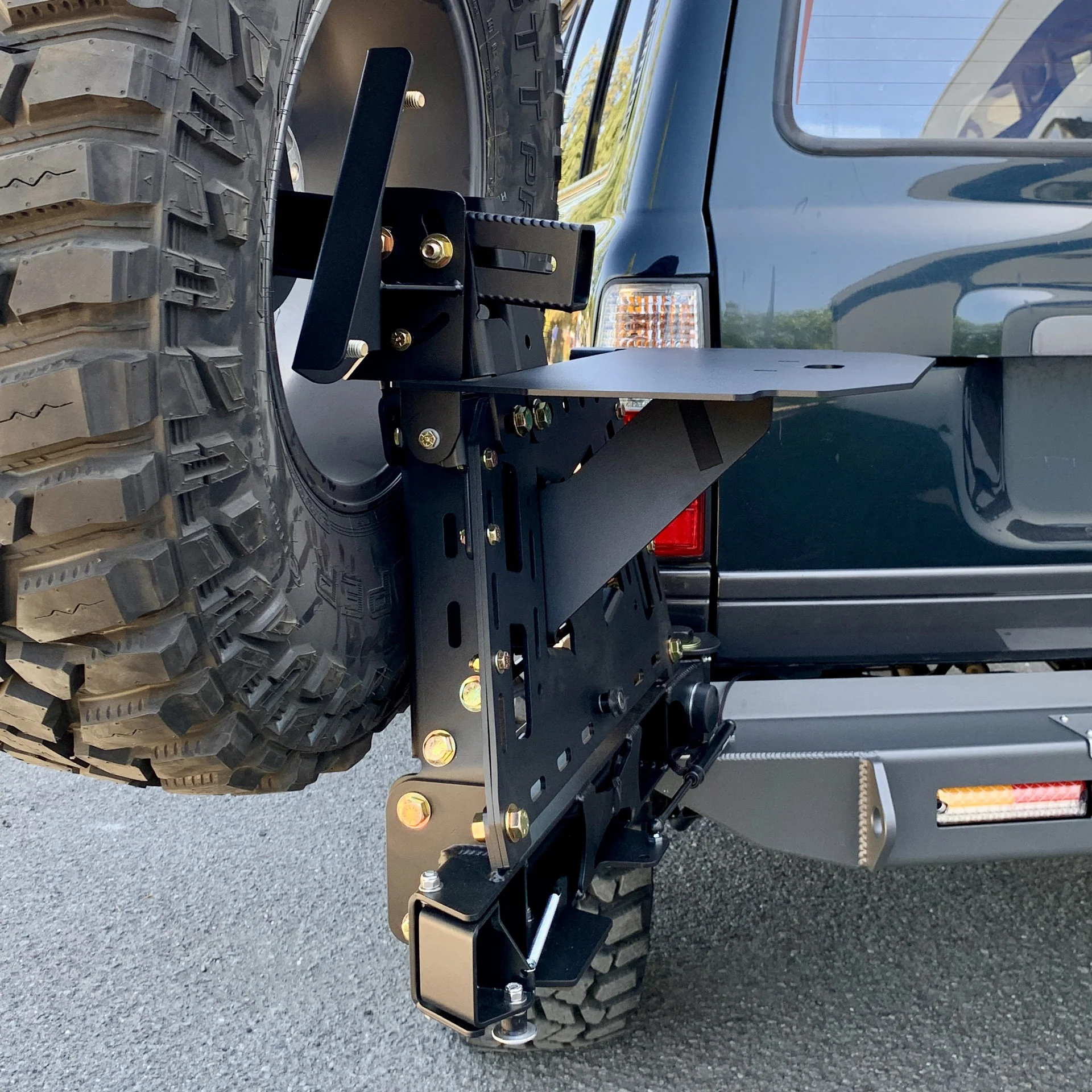 Tire Carrier Swing-out - Image 12
