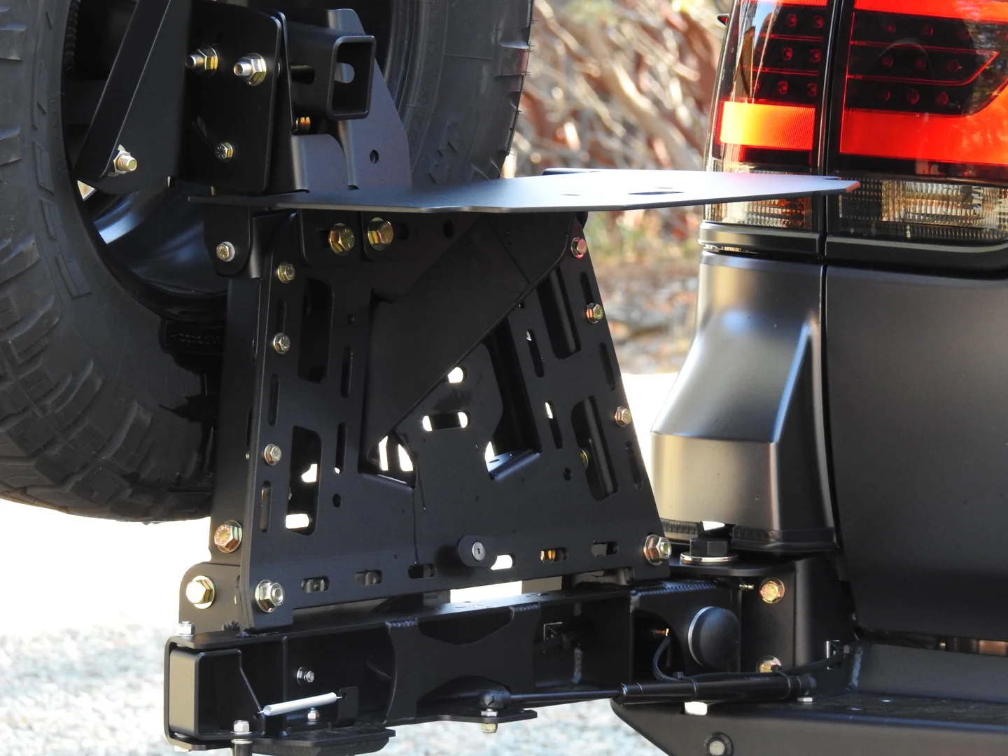 Tire Carrier Swing-out - Image 15