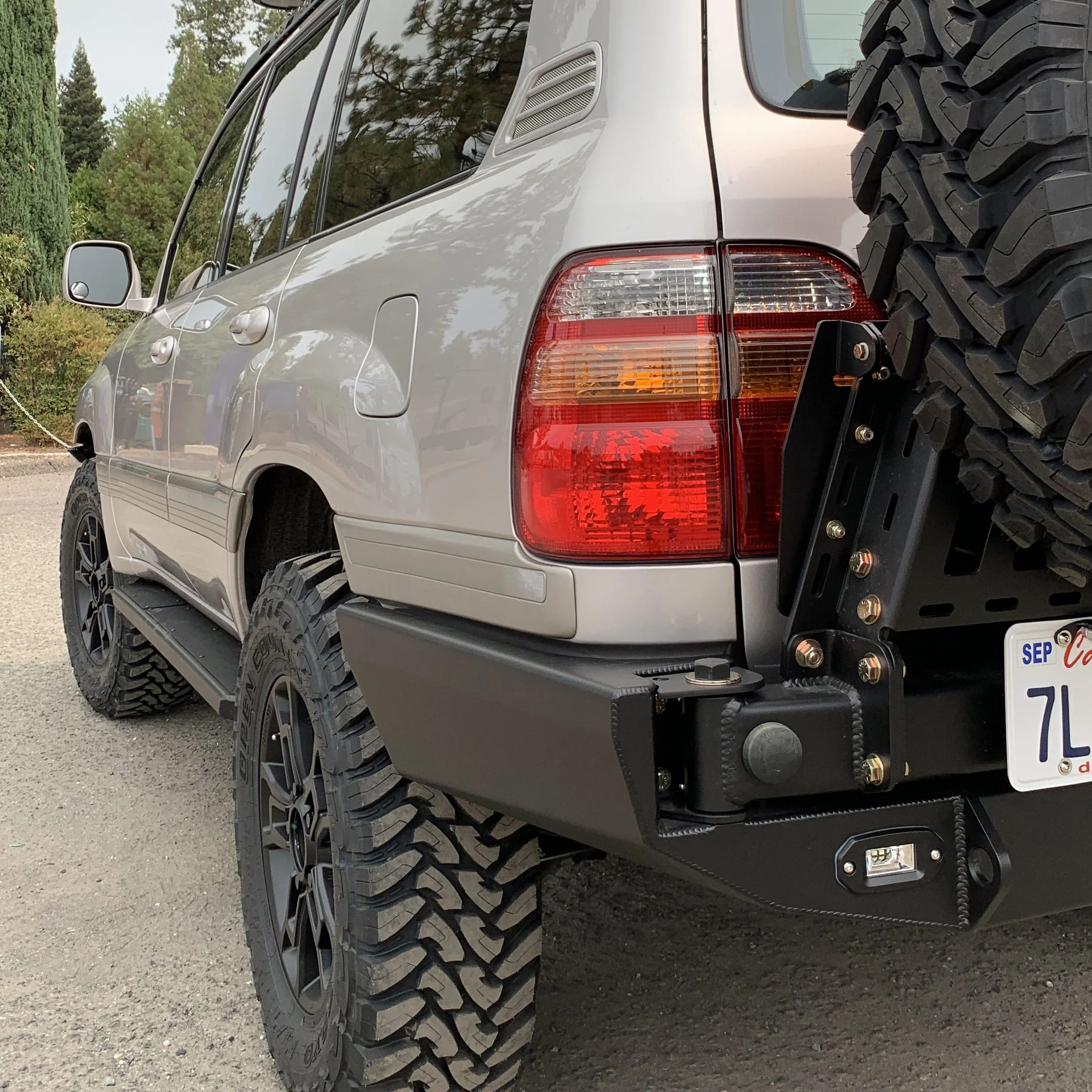 Tire Carrier Swing-out - Image 19