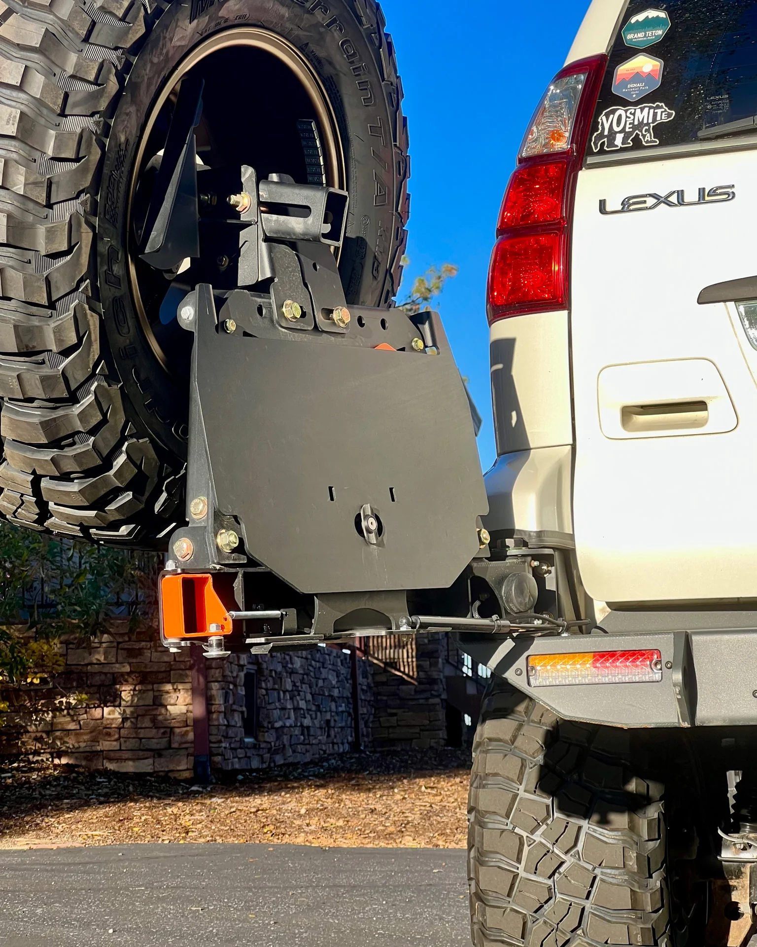Tire Carrier Swing-out - Image 7